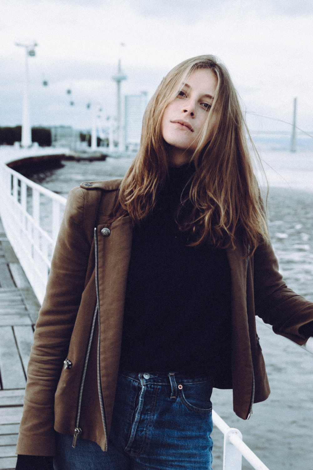 Pauline, french girl, lifestyle portrait photoshoot in lisbon 