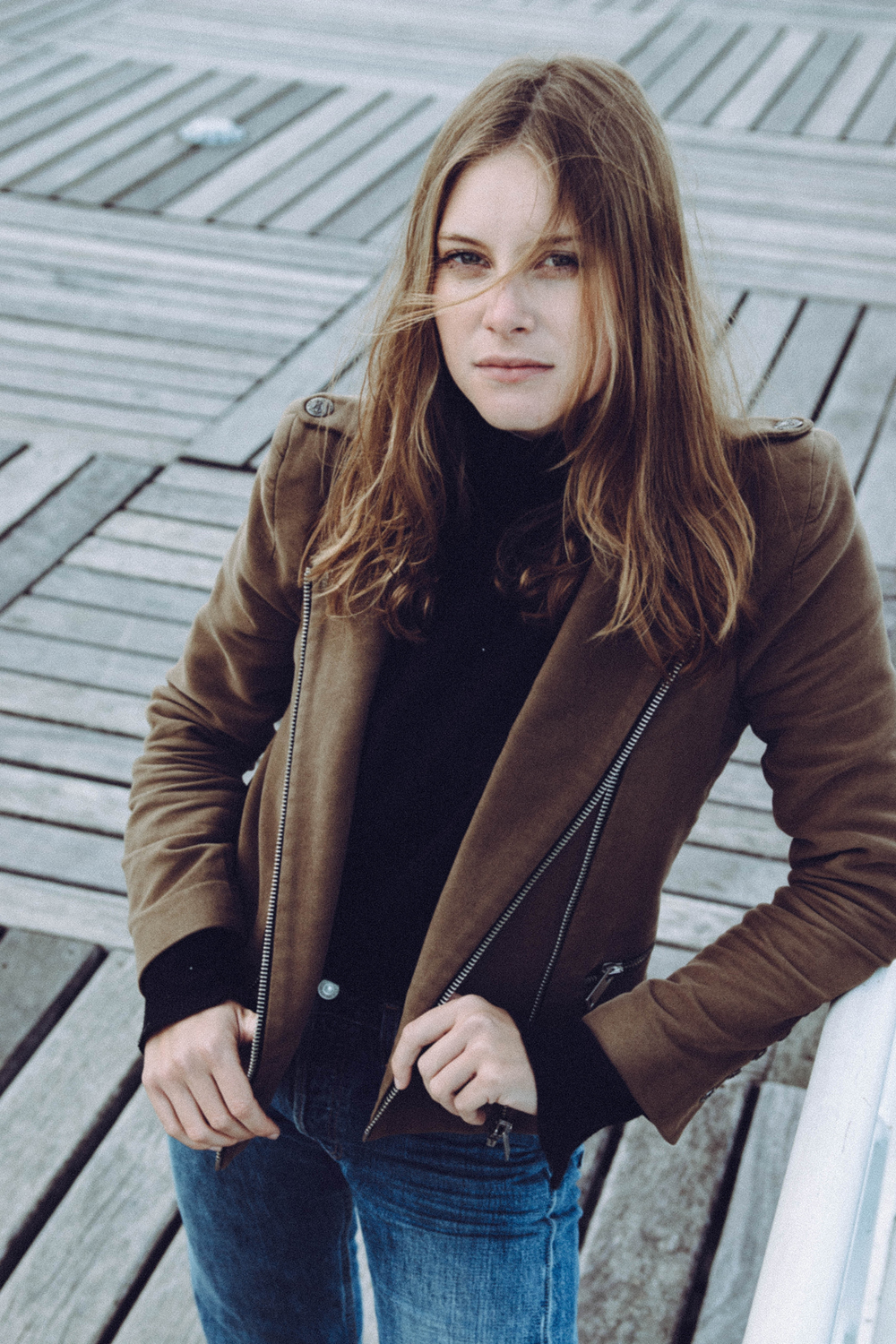 Pauline, french girl, lifestyle portrait photoshoot in lisbon 