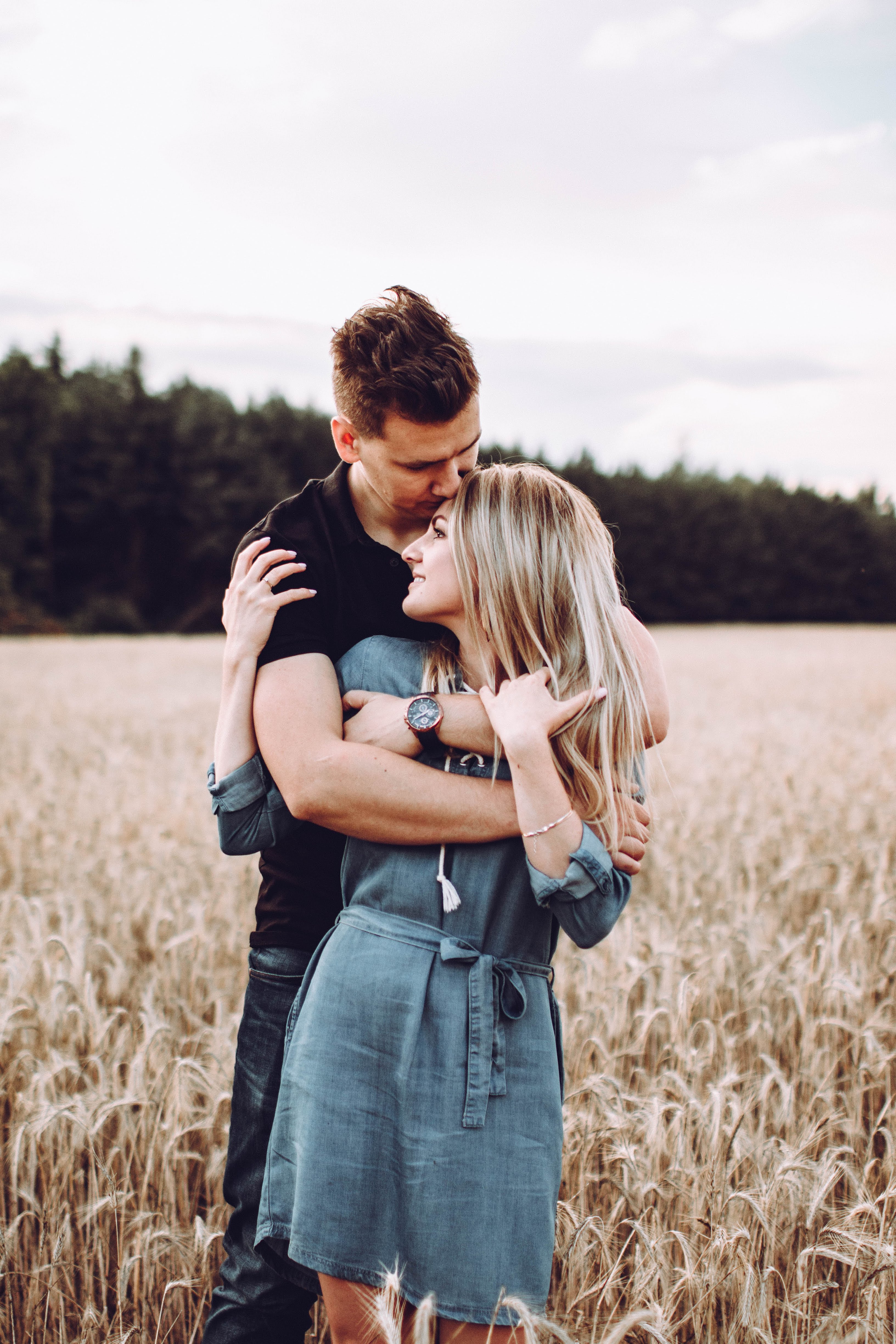 engagement photoshoot of a couple before their wedding in a field, bohemian photoshoot