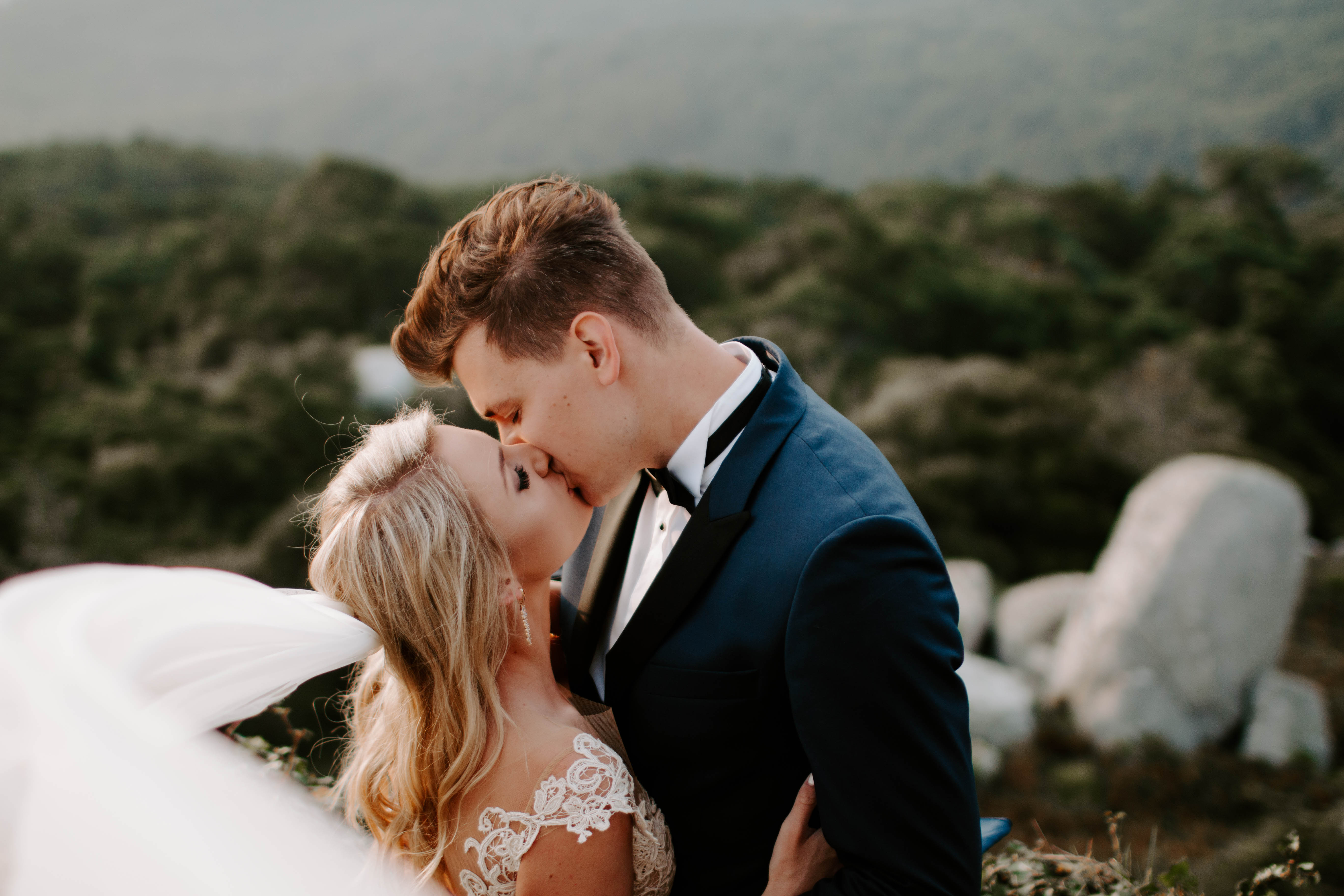 wedding couple kissing