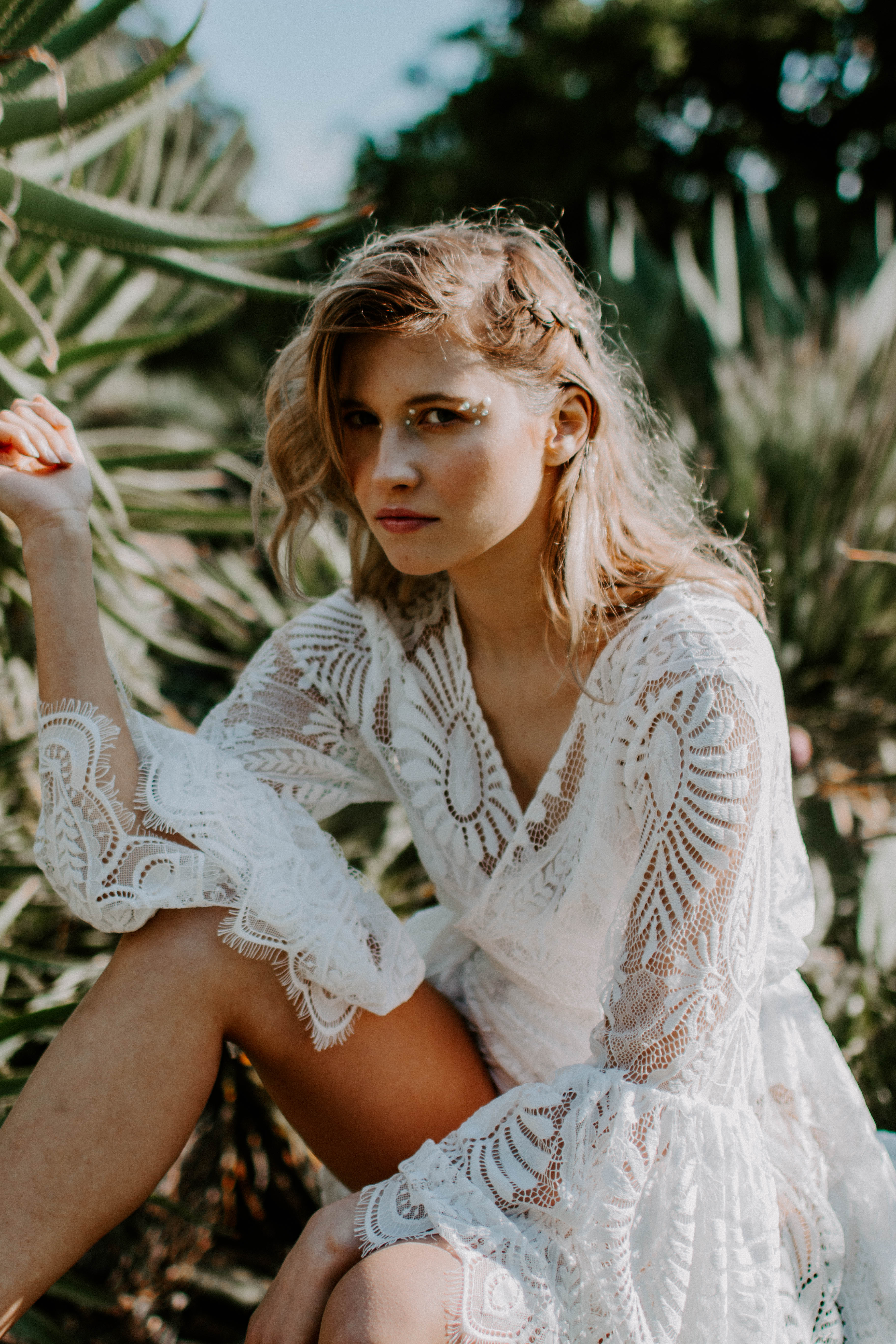 bride boho portrait in royal botanic gardens