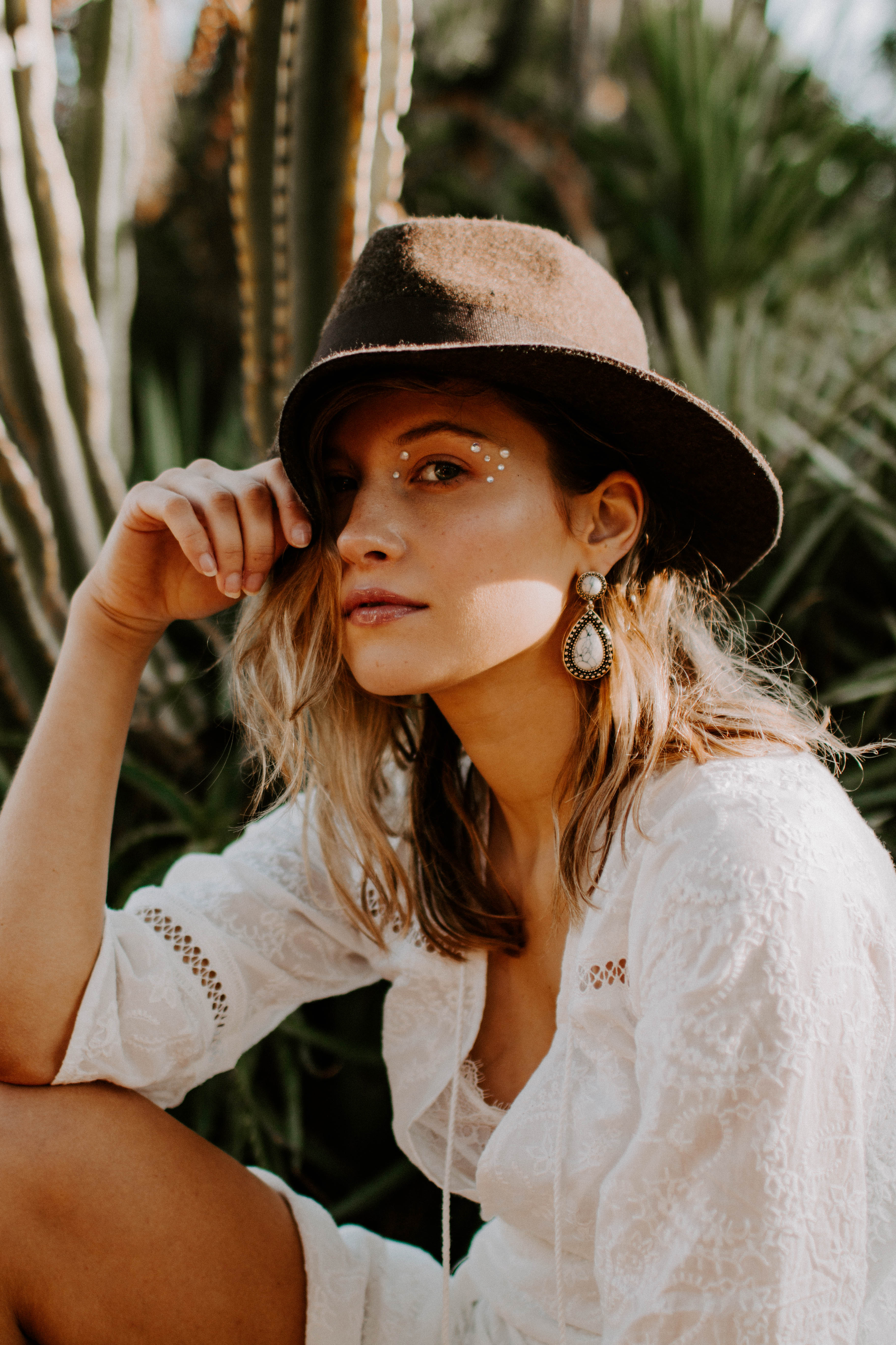 bride wearing brown boho hat in botanical gardens